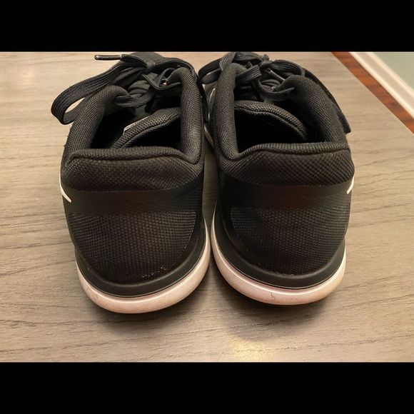 Mens Nike running shoes - Picture 2 of 5